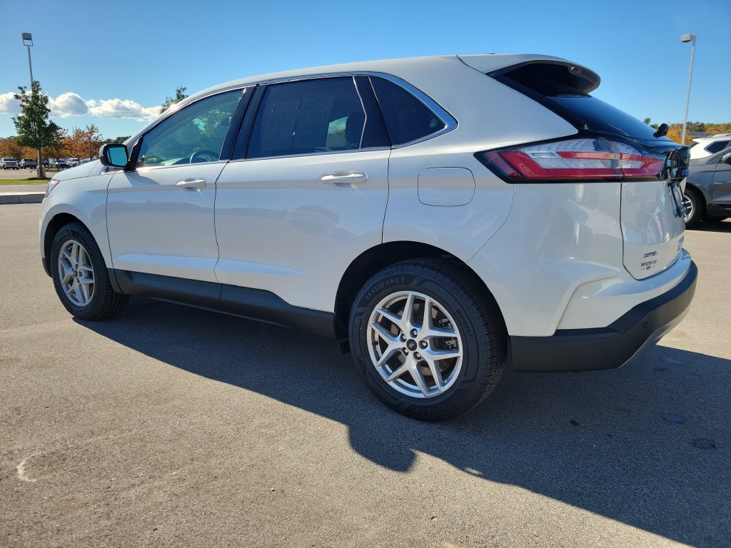 Used 2024 Ford Edge SEL w/ Convenience Package AWD/4WD image 3