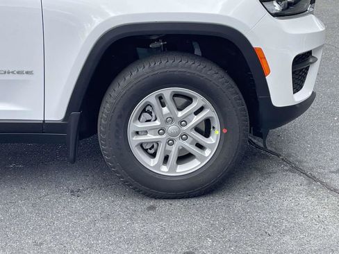 New 2025 Jeep Grand Cherokee Laredo w/ Luxury Tech Group I image 13