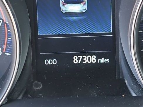 Used 2022 Toyota C-HR XLE image 6