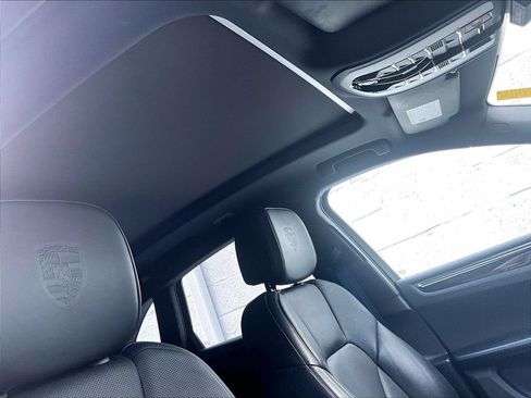 Certified 2023 Porsche Macan AWD/4WD image 27