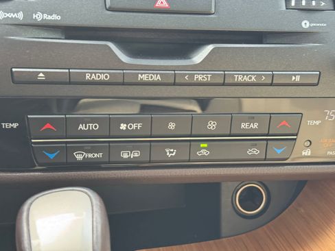 Used 2019 Lexus RX 350L w/ Premium Package image 22