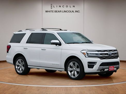 Used 2024 Ford Expedition Platinum AWD/4WD image 3