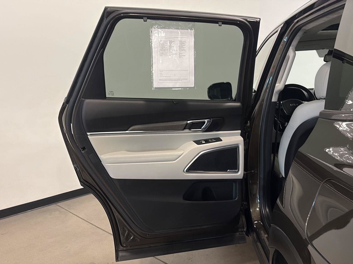 Used 2022 Kia Telluride SX w/ SX Prestige Package AWD/4WD image 30