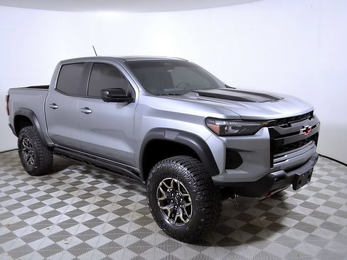 Used 2025 Chevrolet Colorado ZR2 w/ Technology Package AWD/4WD image 6