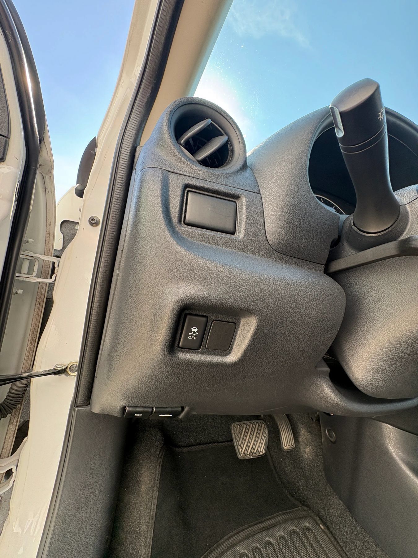 Used 2015 Nissan Versa S Plus FWD image 25