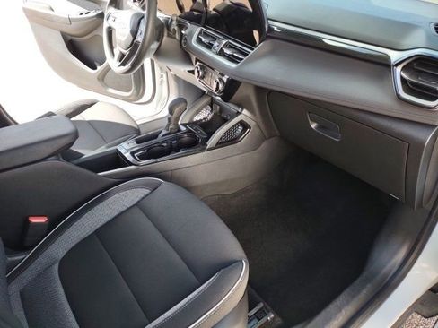 Used 2025 Chevrolet TrailBlazer LT FWD image 22