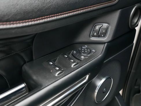 Used 2019 Ford Expedition Platinum image 21