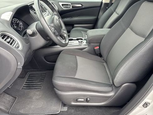 Used 2017 Nissan Pathfinder SV image 8