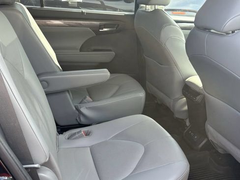 Used 2021 Toyota Highlander Limited AWD/4WD image 10