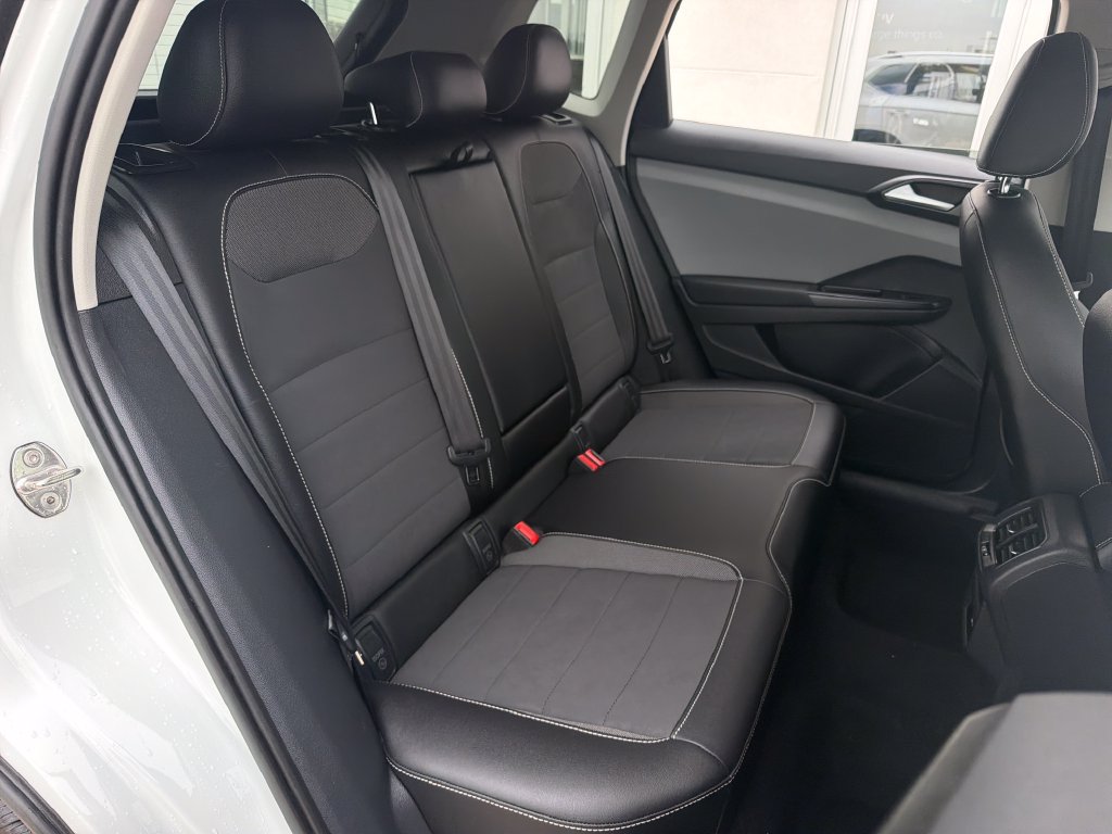 Used 2022 Volkswagen Taos SE FWD image 24