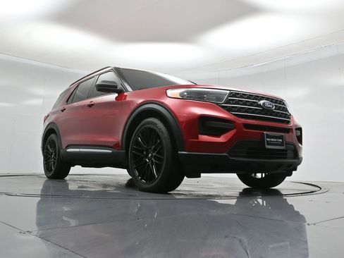 Used 2024 Ford Explorer XLT image 47