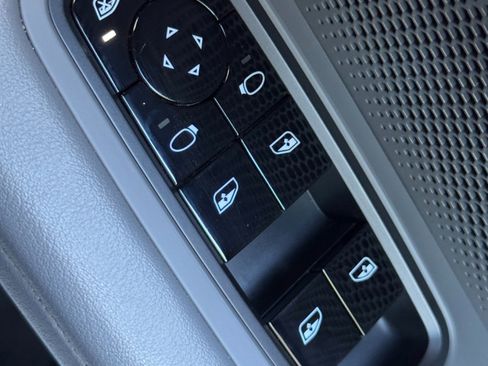 Used 2020 Porsche Taycan 4S image 18