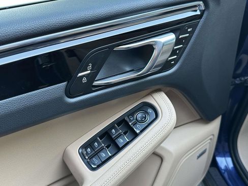 Certified 2026 Porsche Macan AWD/4WD image 19