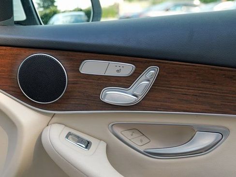 Used 2022 Mercedes-Benz GLC 300 GLC 300 image 32