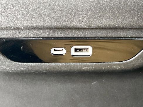 Used 2024 Chrysler Pacifica Touring-L image 24