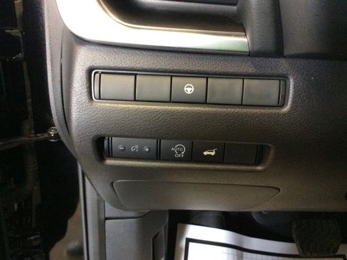 Used 2024 Nissan Rogue SV image 19