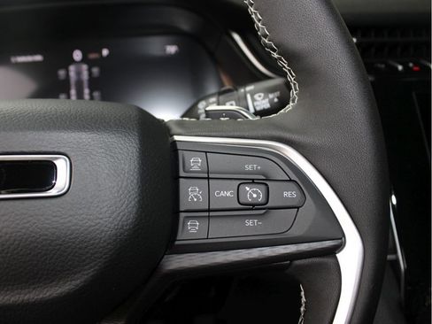 New 2025 Jeep Grand Cherokee Laredo X w/ Luxury Tech Group I image 14