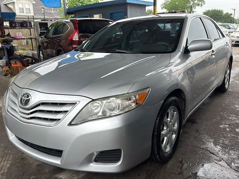 Used 2011 Toyota Camry LE w/ LE Extra-Value Pkg FWD image 3