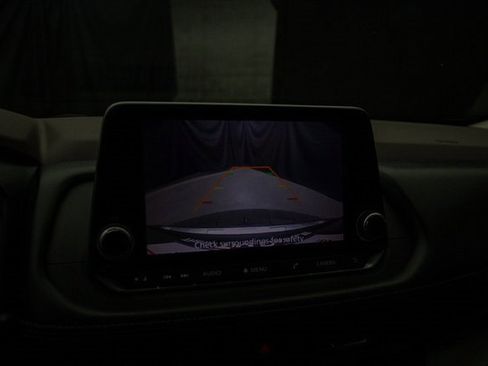 Used 2023 Nissan Rogue SV image 36