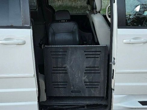 Used 2013 Dodge Grand Caravan SXT image 19