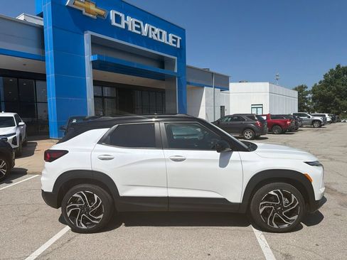 Used 2025 Chevrolet TrailBlazer RS w/ Convenience Package AWD/4WD image 2