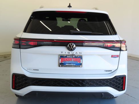 New 2026 Volkswagen Tiguan SEL R-Line image 5