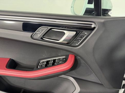 Certified 2026 Porsche Macan Turbo AWD/4WD image 20