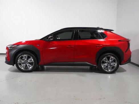 Used 2023 Subaru Solterra Touring AWD/4WD image 9