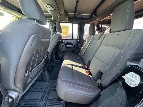 Used 2022 Jeep Wrangler Unlimited Rubicon image 18