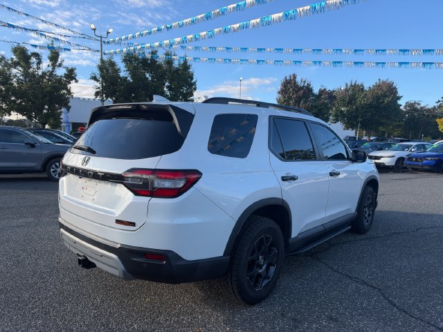 Used 2024 Honda Pilot TrailSport image 5