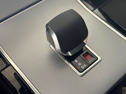Used 2025 Land Rover Range Rover Velar S AWD/4WD image 7