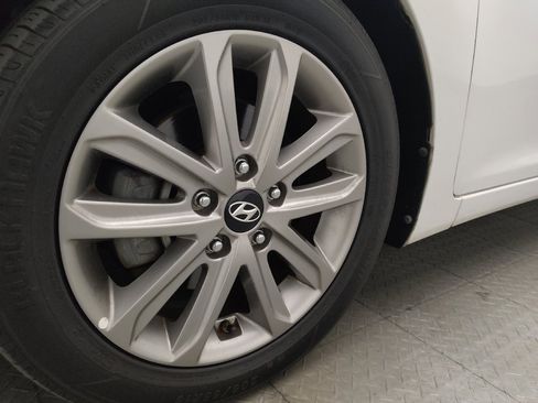 Used 2016 Hyundai Elantra SE w/ Option Group 02 FWD image 31