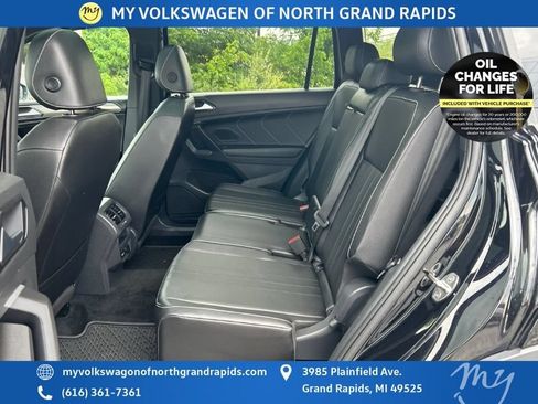 Used 2024 Volkswagen Tiguan SE R-Line AWD/4WD image 11