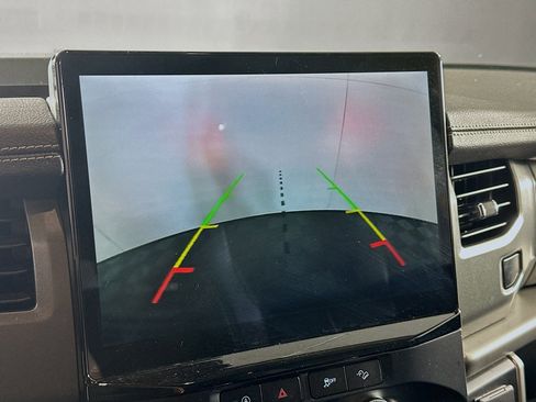 Used 2024 Ford Expedition Max XLT image 23