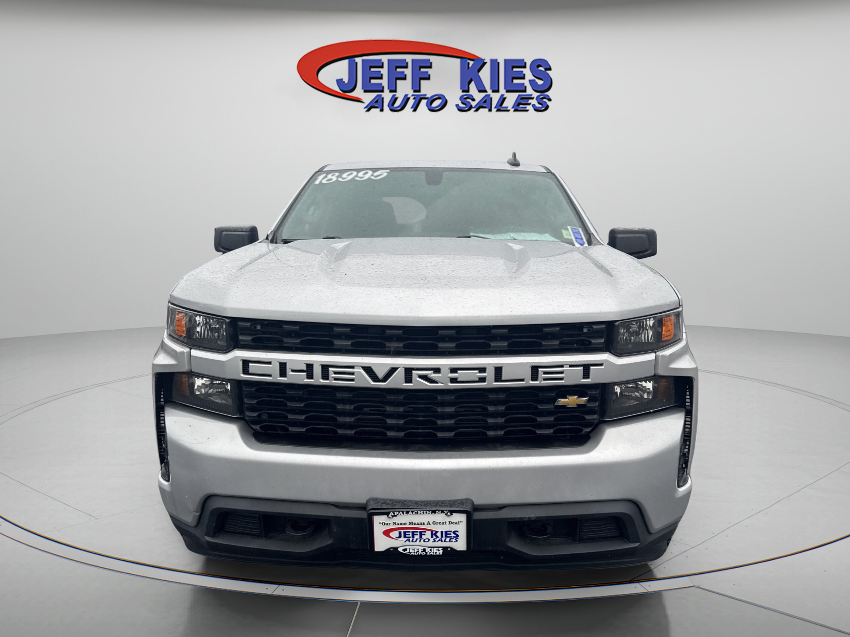 Used 2020 Chevrolet Silverado 1500 Custom w/ Custom Value Package AWD/4WD image 2
