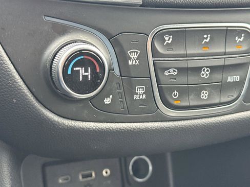 Used 2023 Chevrolet Equinox LT image 21