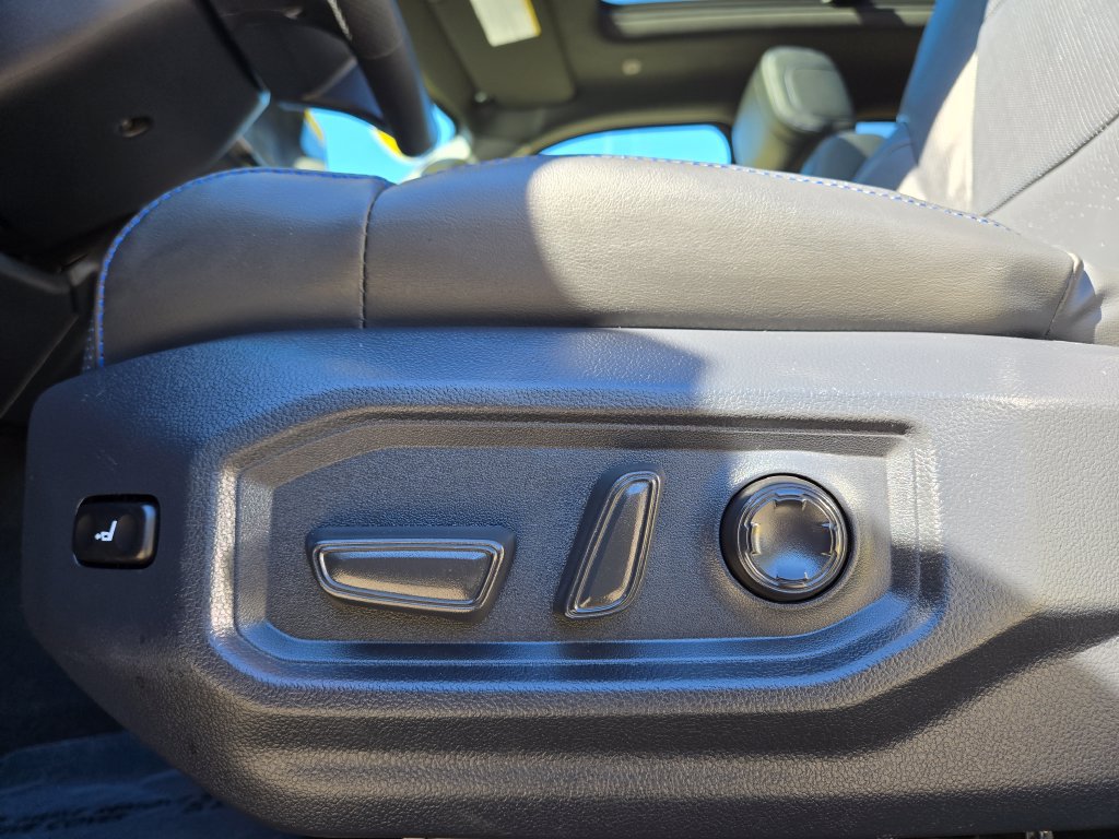 Used 2026 Toyota Tundra Platinum AWD/4WD image 17