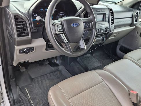Used 2018 Ford F250 XL w/ Power Equipment Group RWD image 9