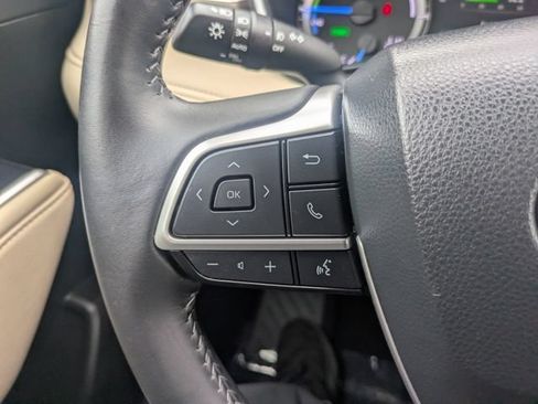 Used 2024 Toyota Highlander XLE AWD/4WD image 23