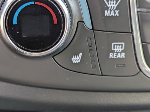 Used 2020 Chevrolet Traverse LT image 23