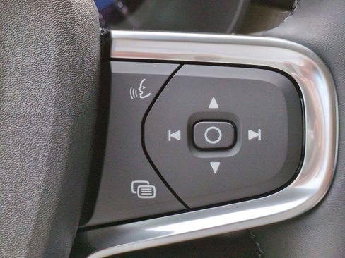 New 2025 Volvo XC40 B5 Core w/ Protection Package Premier image 25