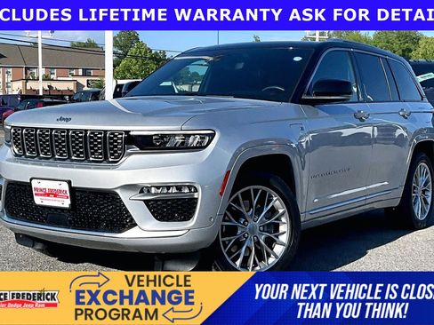 Used 2023 Jeep Grand Cherokee Summit AWD/4WD image 3