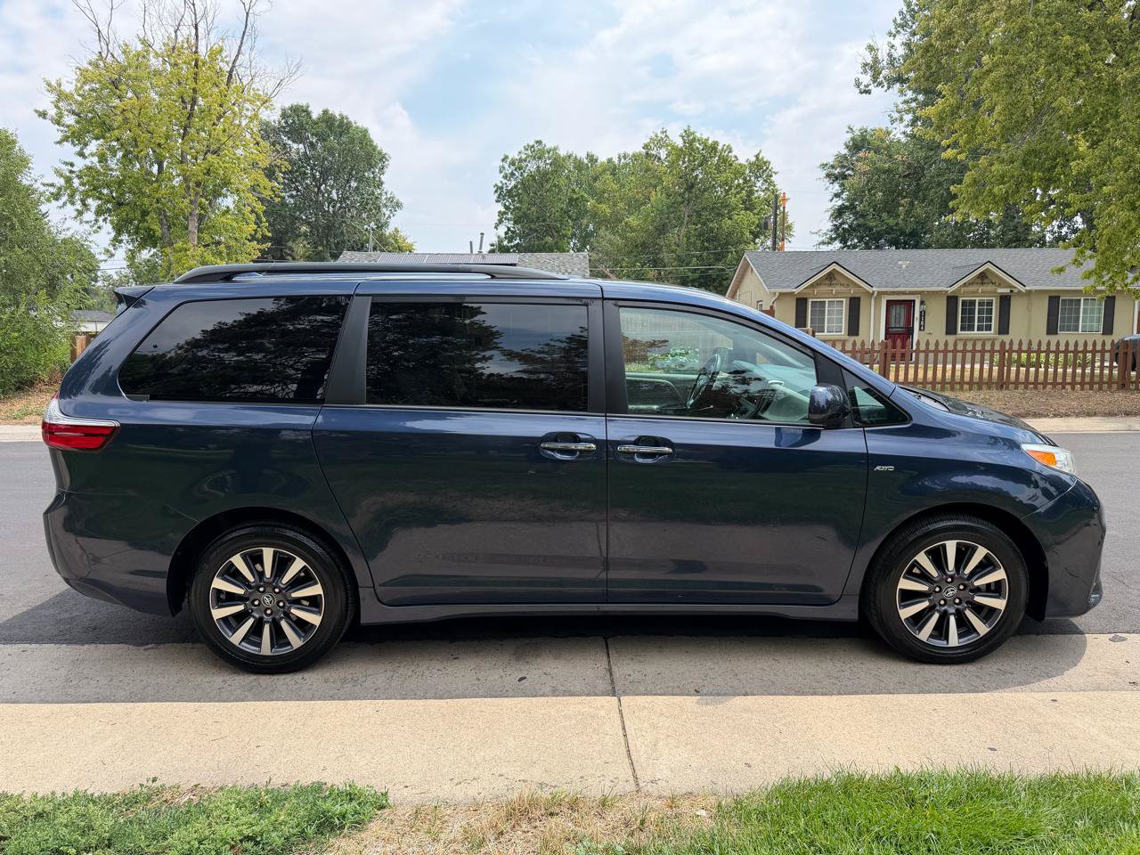 Used 2019 Toyota Sienna XLE w/ XLE Navigation Package AWD/4WD image 6