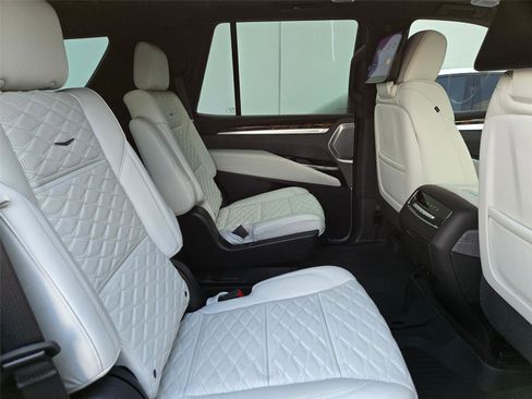 New 2026 Cadillac Escalade Platinum Sport w/ LPO, ONYX Package AWD/4WD image 33