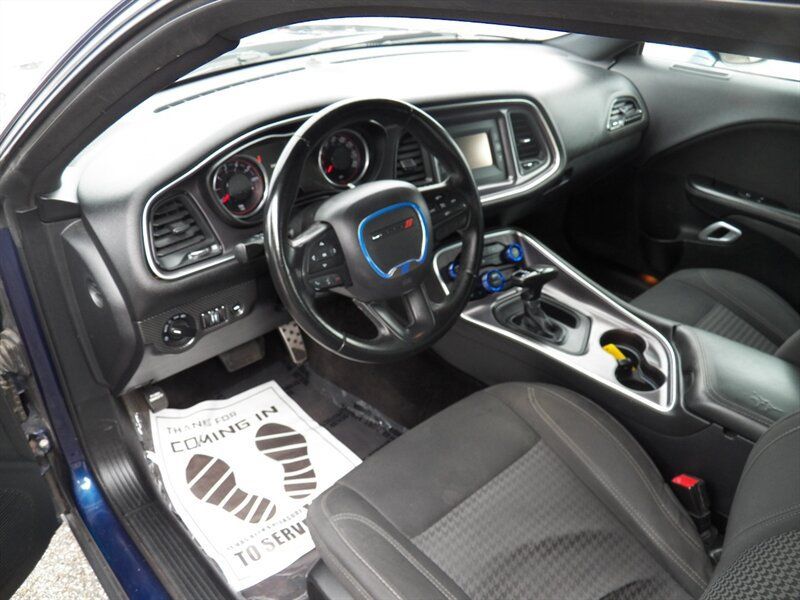 Used 2016 Dodge Challenger SXT RWD image 6
