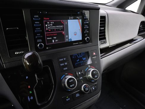 Used 2019 Toyota Sienna XLE image 26