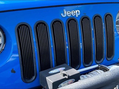 Used 2012 Jeep Wrangler Unlimited Sport image 28