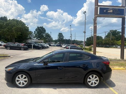 Used 2017 MAZDA MAZDA3 Sport FWD image 3