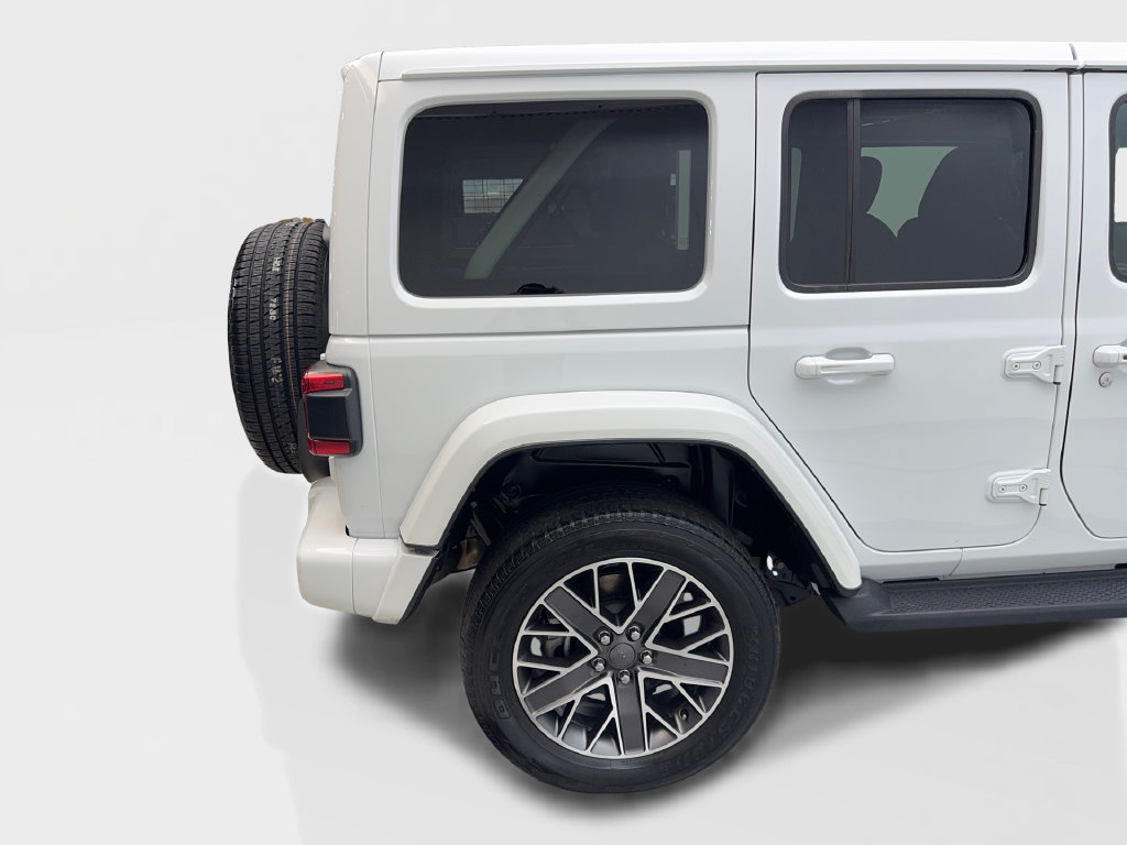 Used 2022 Jeep Wrangler Unlimited Sahara AWD/4WD image 18