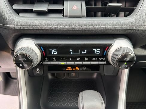 Used 2025 Toyota RAV4 LE AWD/4WD image 19